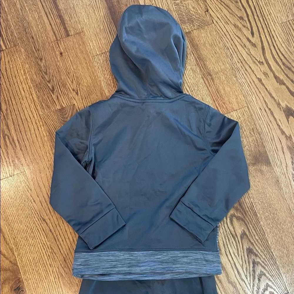 Boy’s Under Armour Matching Sweatsuit. Size 5. Excellent to Like New Condition.